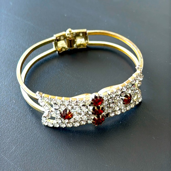 Jewelry - Elegant Gold and Red Crystal Bracelet